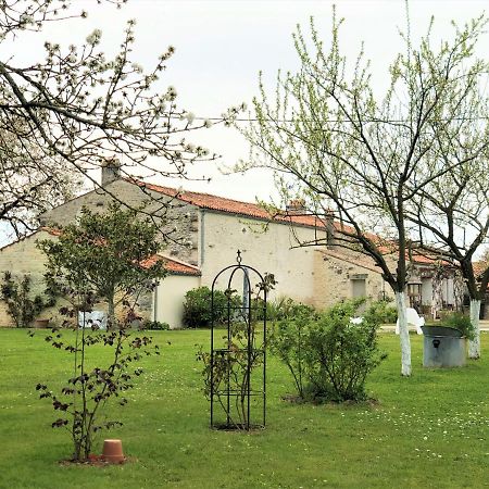 مبيت وإفطار Geay  Du Cote De L'Ombriere المظهر الخارجي الصورة